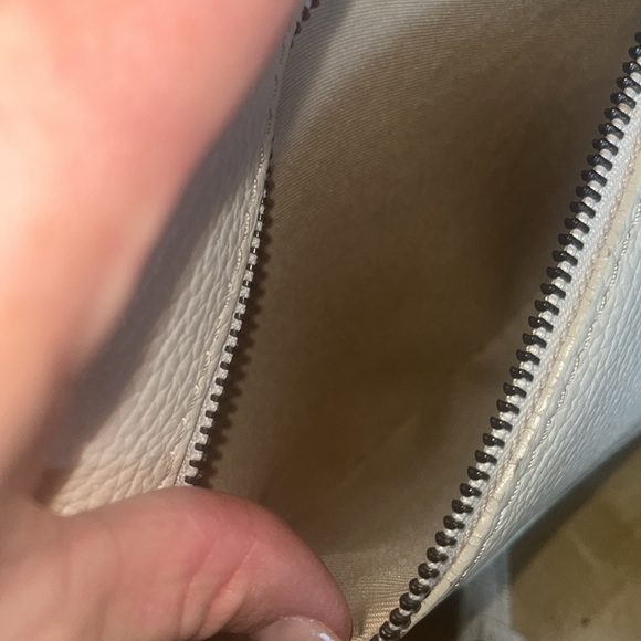 Viola Castellani creamy soft leather Crossbody Bag  gunmetal hardware preowned - Picture 8 of 11